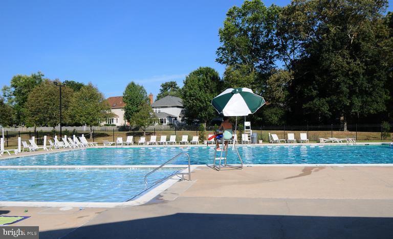 6 Dunbar Way, Sterling, VA 20165