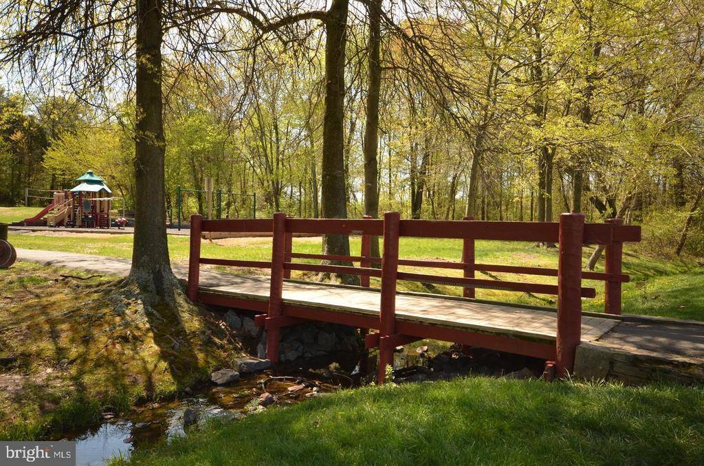 6 Dunbar Way, Sterling, VA 20165