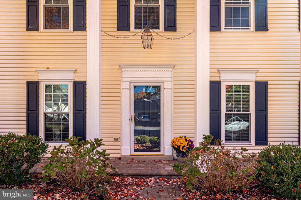 6 Dunbar Way, Sterling, VA 20165