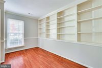 6 Dunbar Way, Sterling, VA 20165