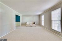 6 Dunbar Way, Sterling, VA 20165