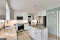 6 Dunbar Way, Sterling, VA 20165