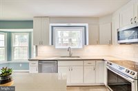 6 Dunbar Way, Sterling, VA 20165