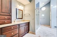 6 Dunbar Way, Sterling, VA 20165