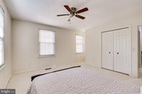 6 Dunbar Way, Sterling, VA 20165