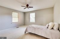 6 Dunbar Way, Sterling, VA 20165