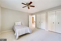 6 Dunbar Way, Sterling, VA 20165