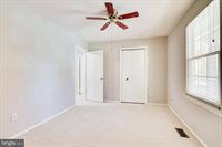 6 Dunbar Way, Sterling, VA 20165