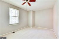 6 Dunbar Way, Sterling, VA 20165