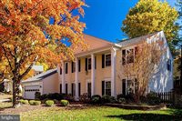 6 Dunbar Way, Sterling, VA 20165