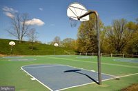 6 Dunbar Way, Sterling, VA 20165