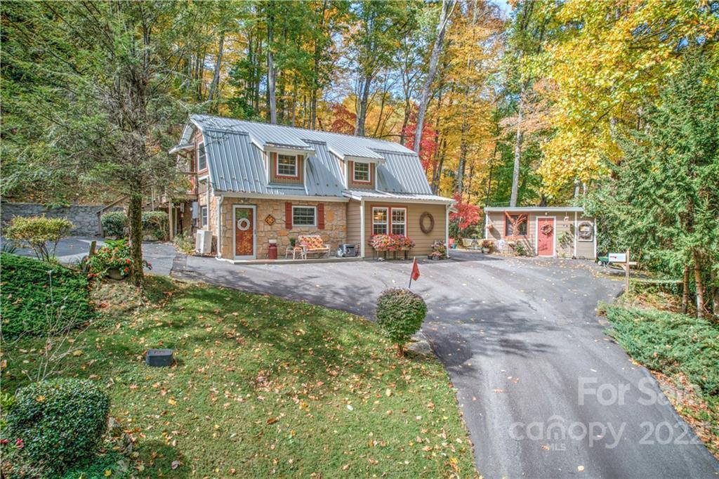 887 Locust Drive, Maggie Valley, NC 28751