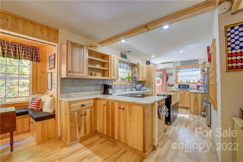 887 Locust Drive, Maggie Valley, NC 28751