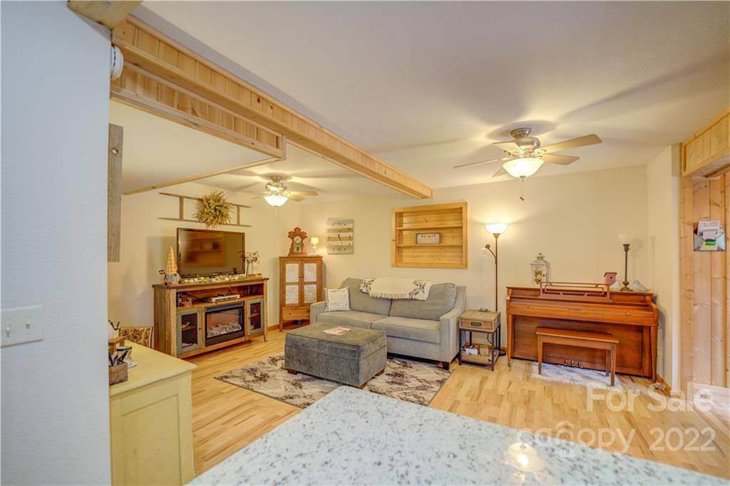 887 Locust Drive, Maggie Valley, NC 28751