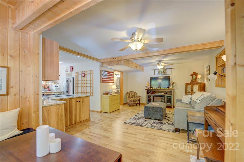 887 Locust Drive, Maggie Valley, NC 28751