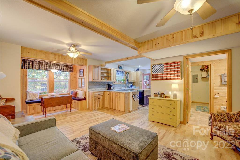 887 Locust Drive, Maggie Valley, NC 28751