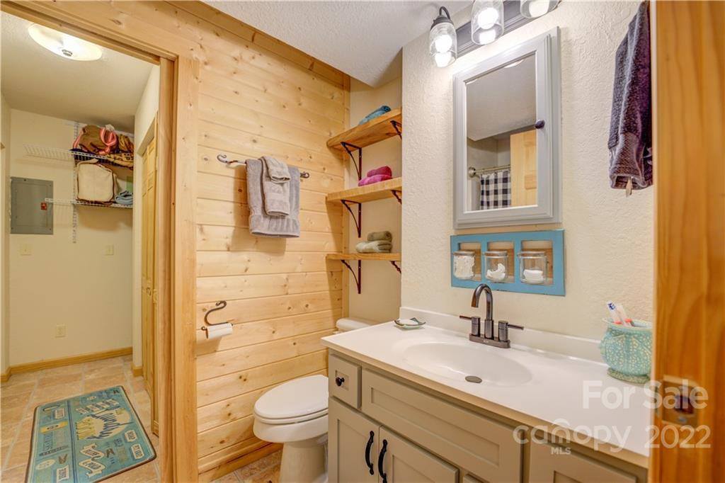 887 Locust Drive, Maggie Valley, NC 28751