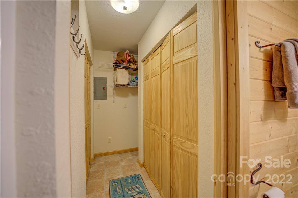 887 Locust Drive, Maggie Valley, NC 28751