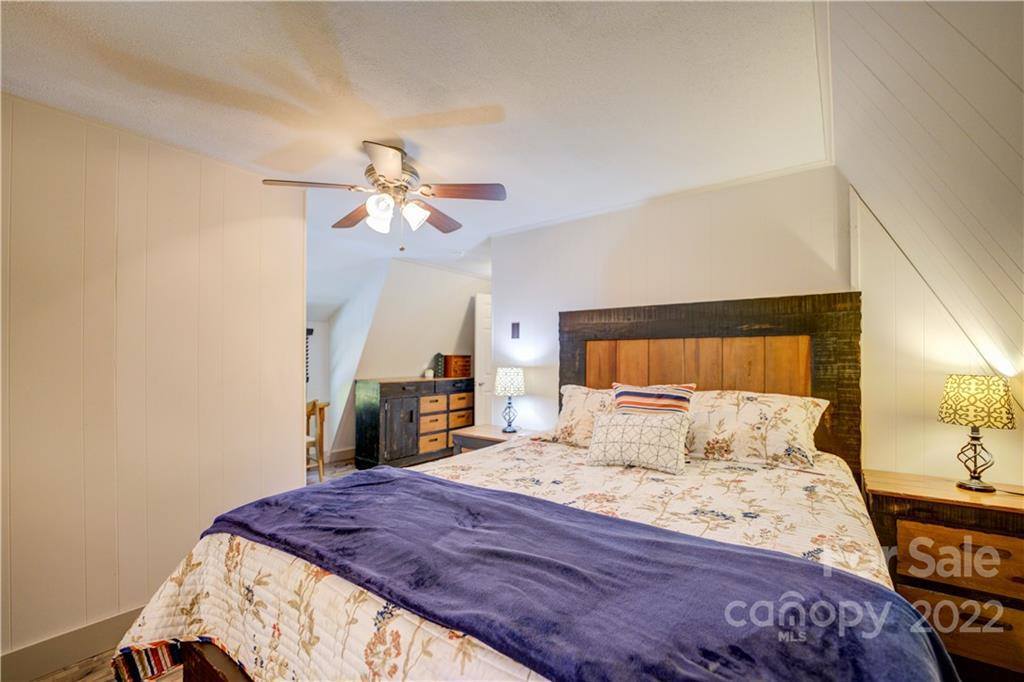 887 Locust Drive, Maggie Valley, NC 28751