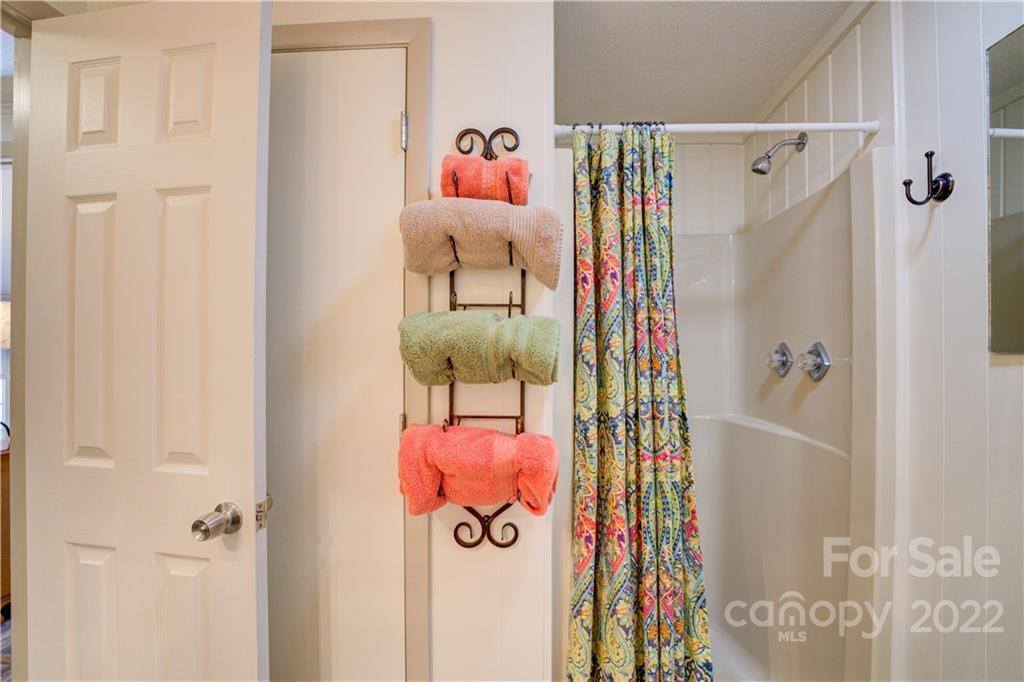 887 Locust Drive, Maggie Valley, NC 28751