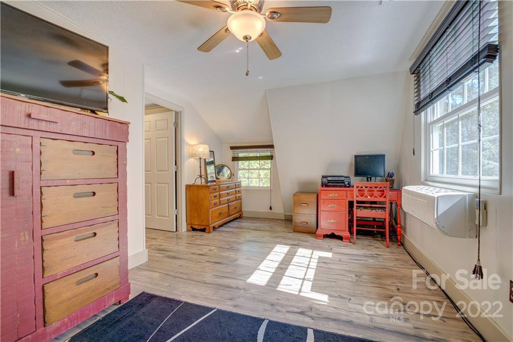 887 Locust Drive, Maggie Valley, NC 28751