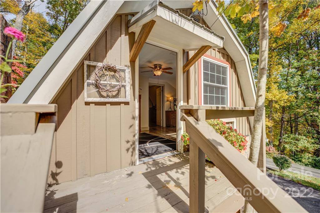 887 Locust Drive, Maggie Valley, NC 28751