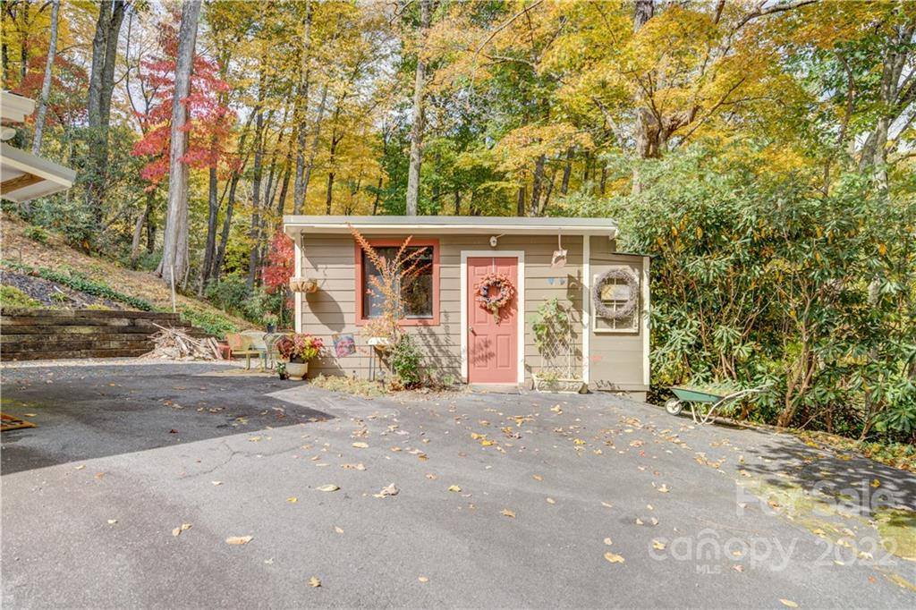 887 Locust Drive, Maggie Valley, NC 28751