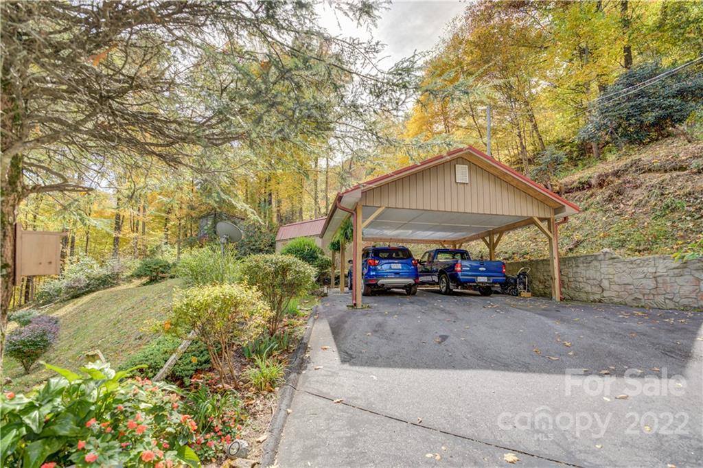 887 Locust Drive, Maggie Valley, NC 28751