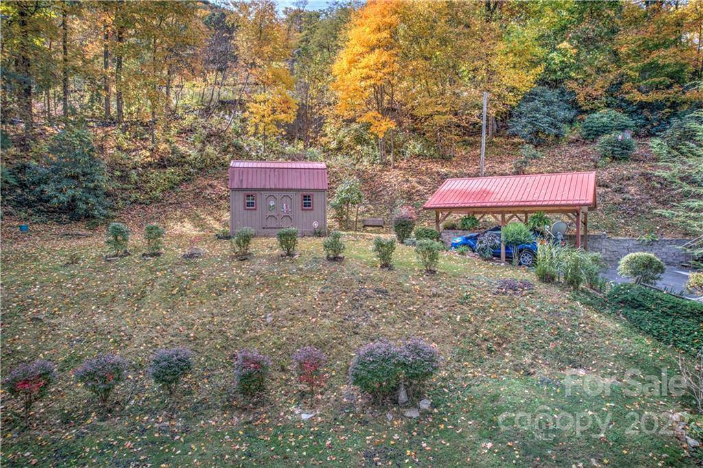 887 Locust Drive, Maggie Valley, NC 28751