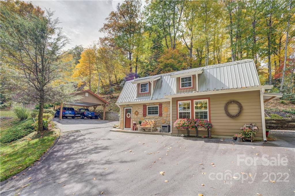 887 Locust Drive, Maggie Valley, NC 28751