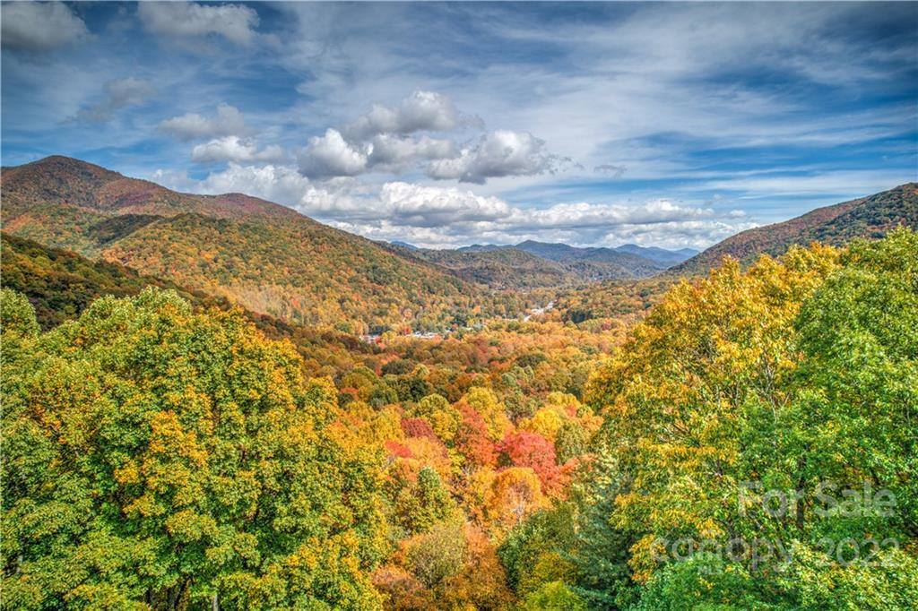 887 Locust Drive, Maggie Valley, NC 28751