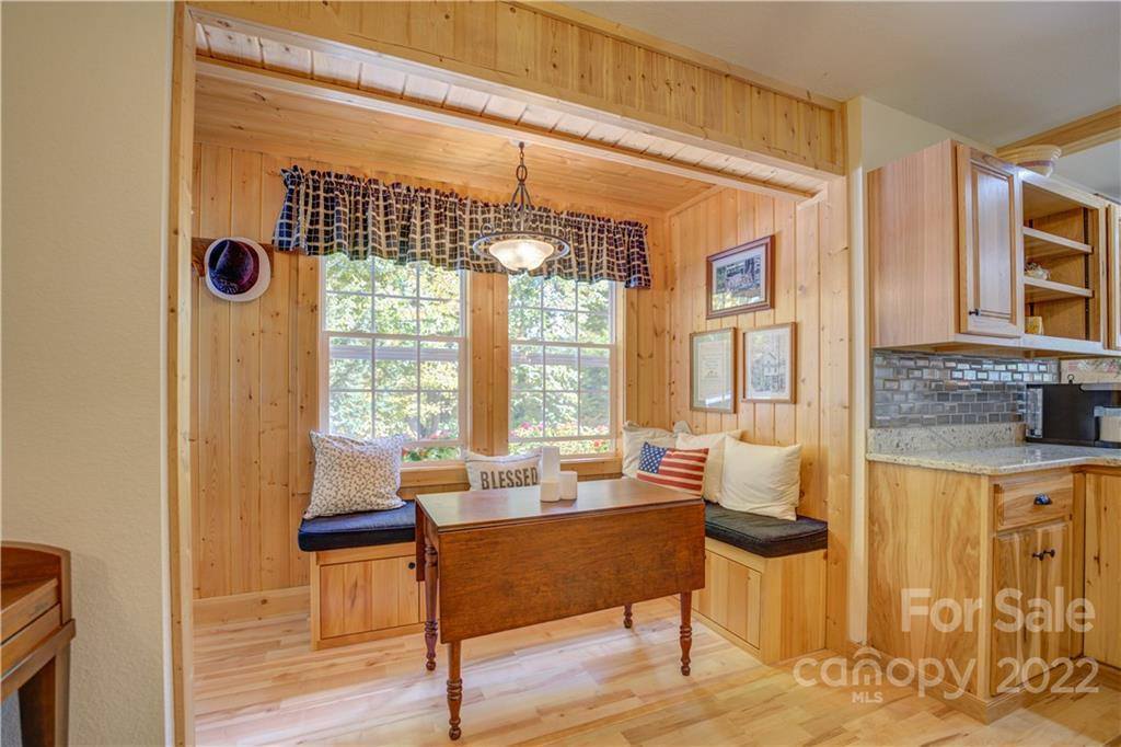 887 Locust Drive, Maggie Valley, NC 28751