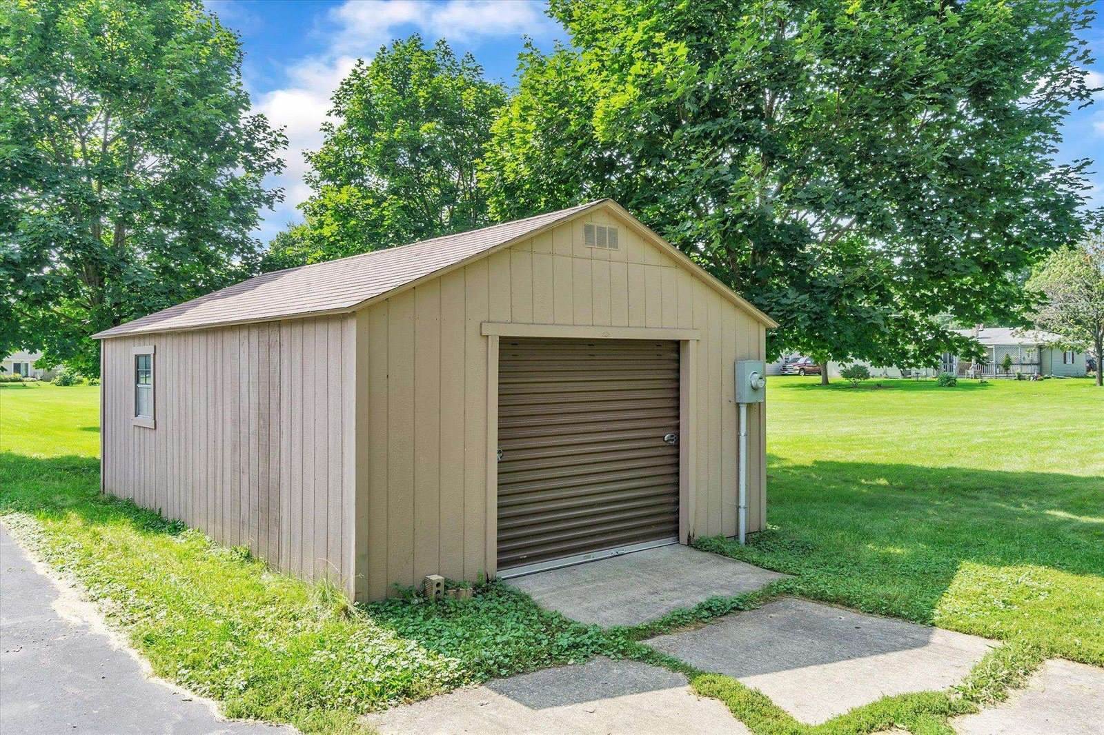 1909 highland Ave, Janesville, WI 53548