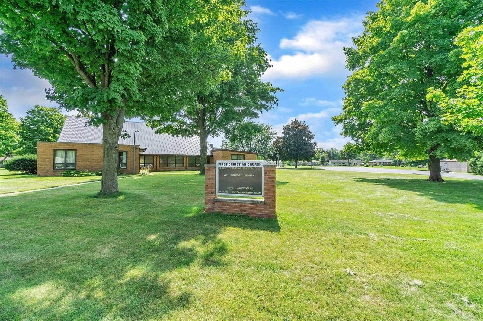 1909 highland Ave, Janesville, WI 53548