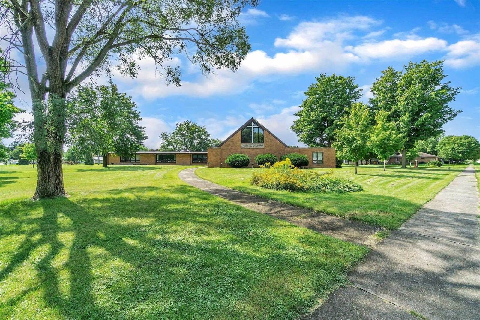 1909 highland Ave, Janesville, WI 53548