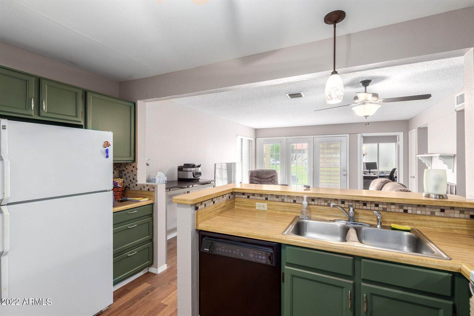 30 East Brown Road, Mesa, AZ 85201