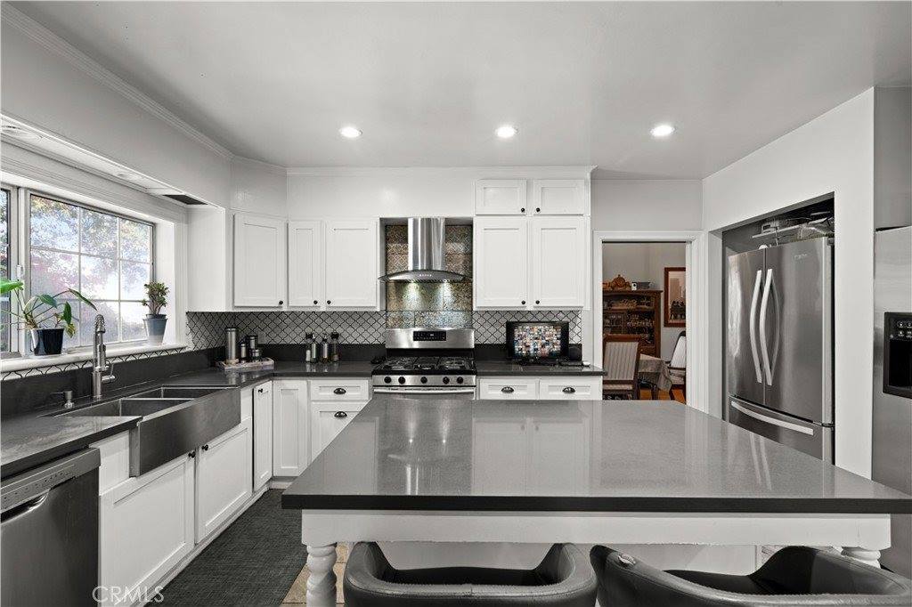 1333 Cambridge Drive, Glendale, CA 91205