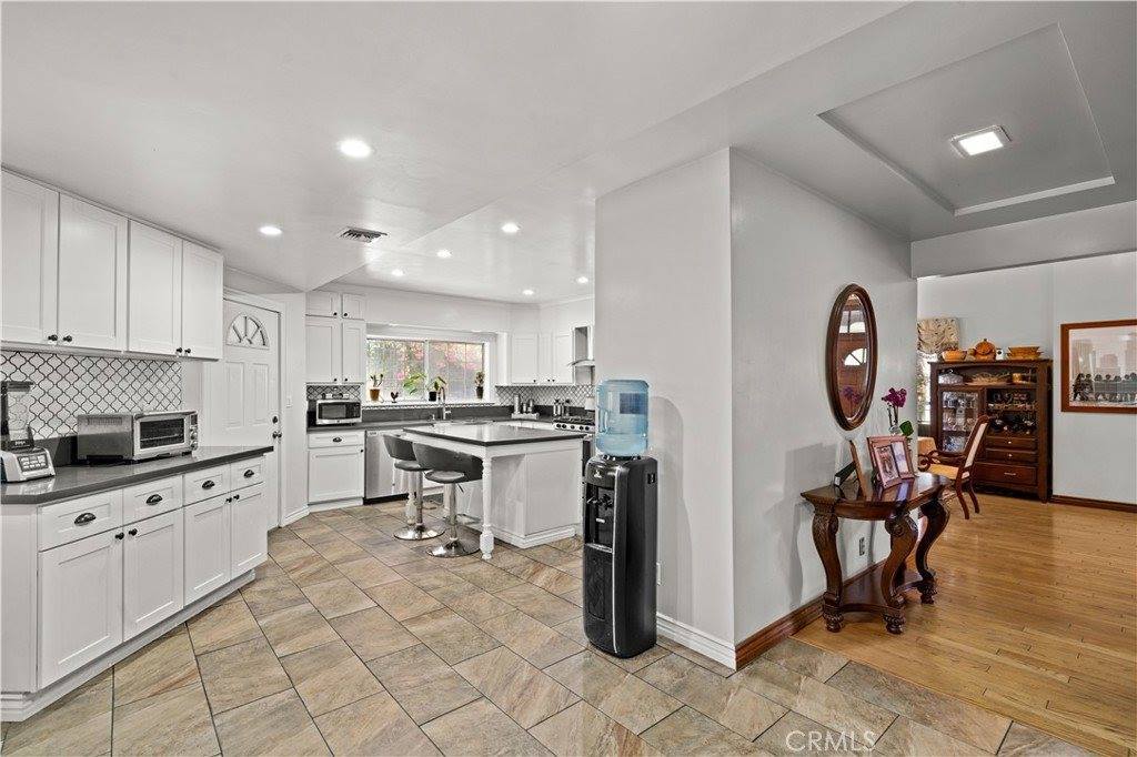 1333 Cambridge Drive, Glendale, CA 91205