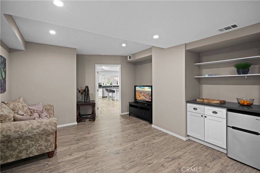 1333 Cambridge Drive, Glendale, CA 91205