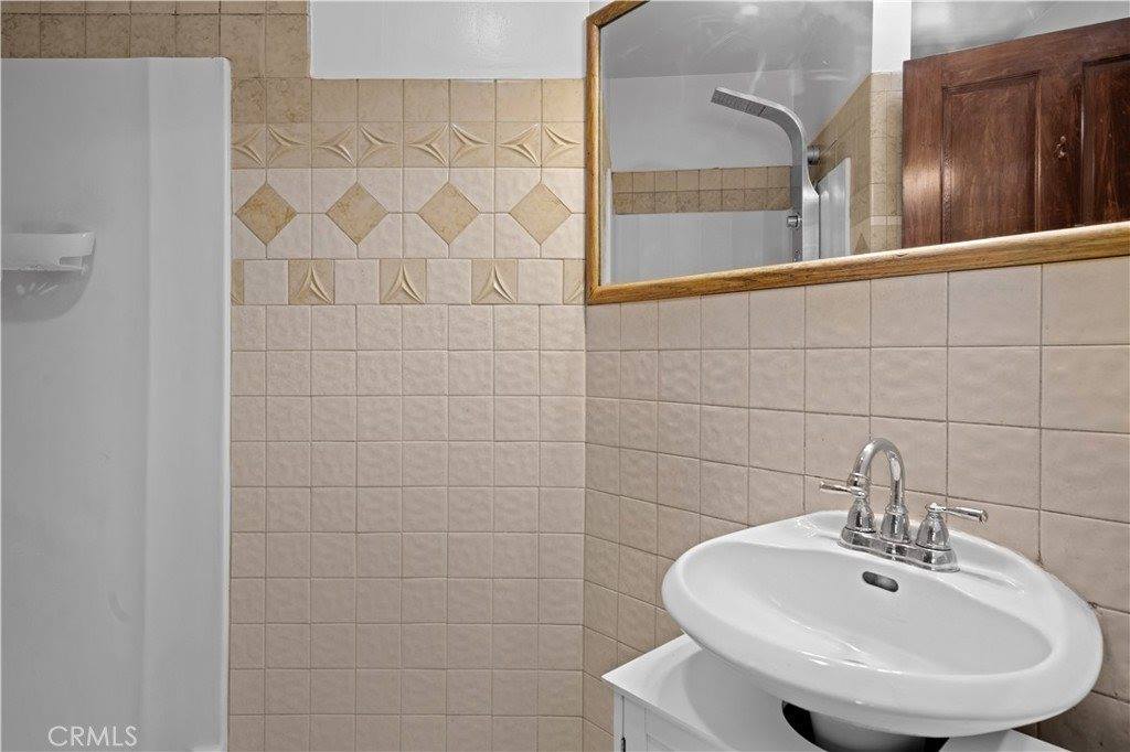 1333 Cambridge Drive, Glendale, CA 91205