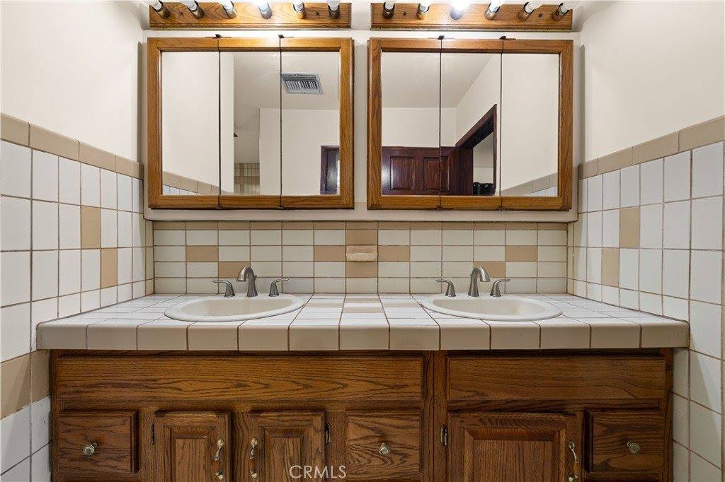 1333 Cambridge Drive, Glendale, CA 91205