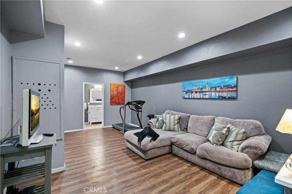 1333 Cambridge Drive, Glendale, CA 91205