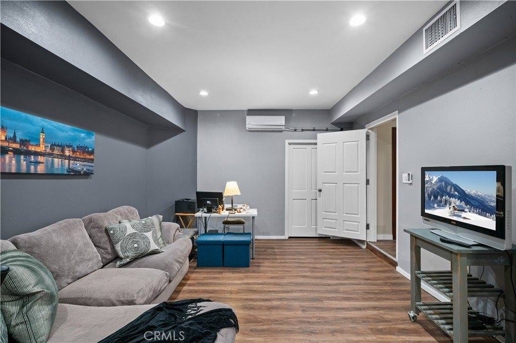 1333 Cambridge Drive, Glendale, CA 91205