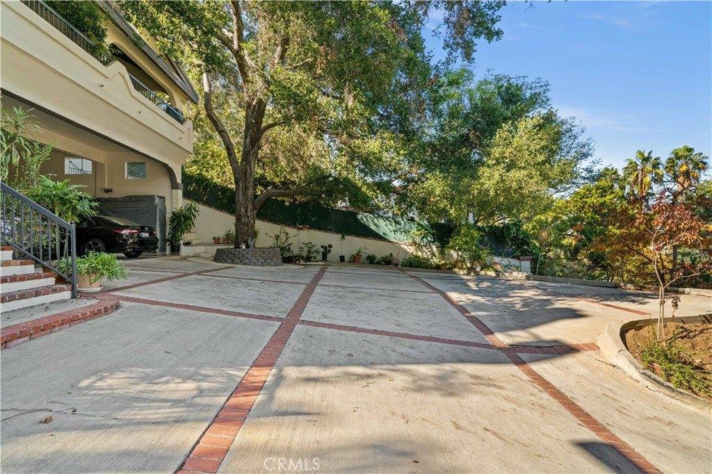 1333 Cambridge Drive, Glendale, CA 91205