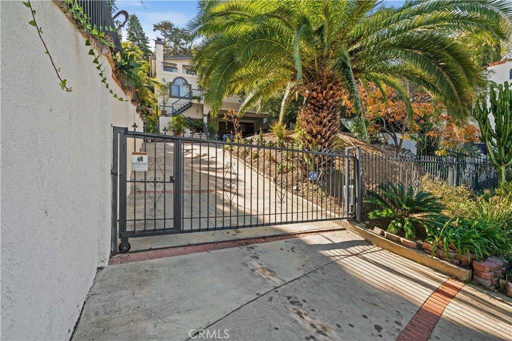 1333 Cambridge Drive, Glendale, CA 91205