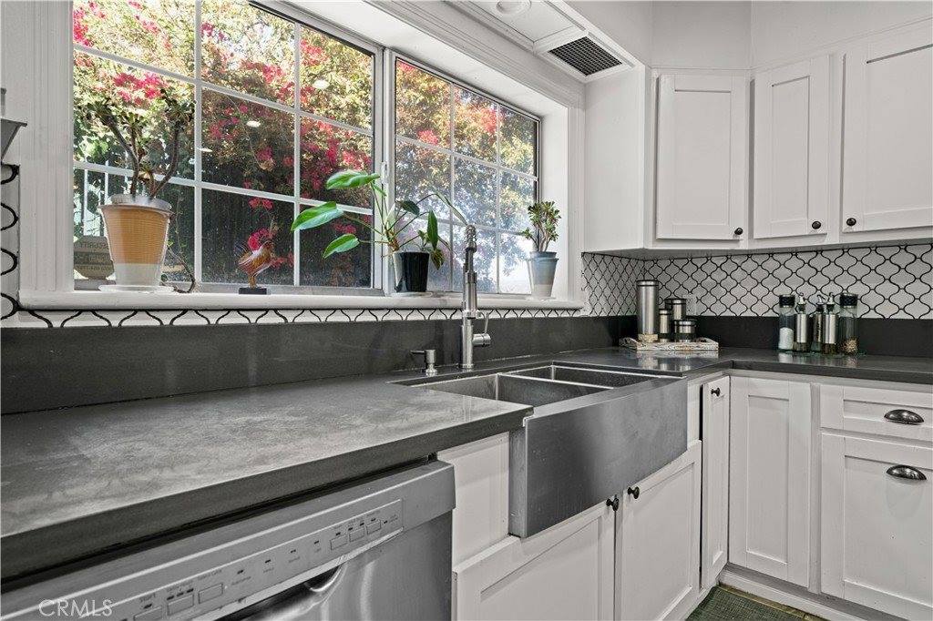 1333 Cambridge Drive, Glendale, CA 91205