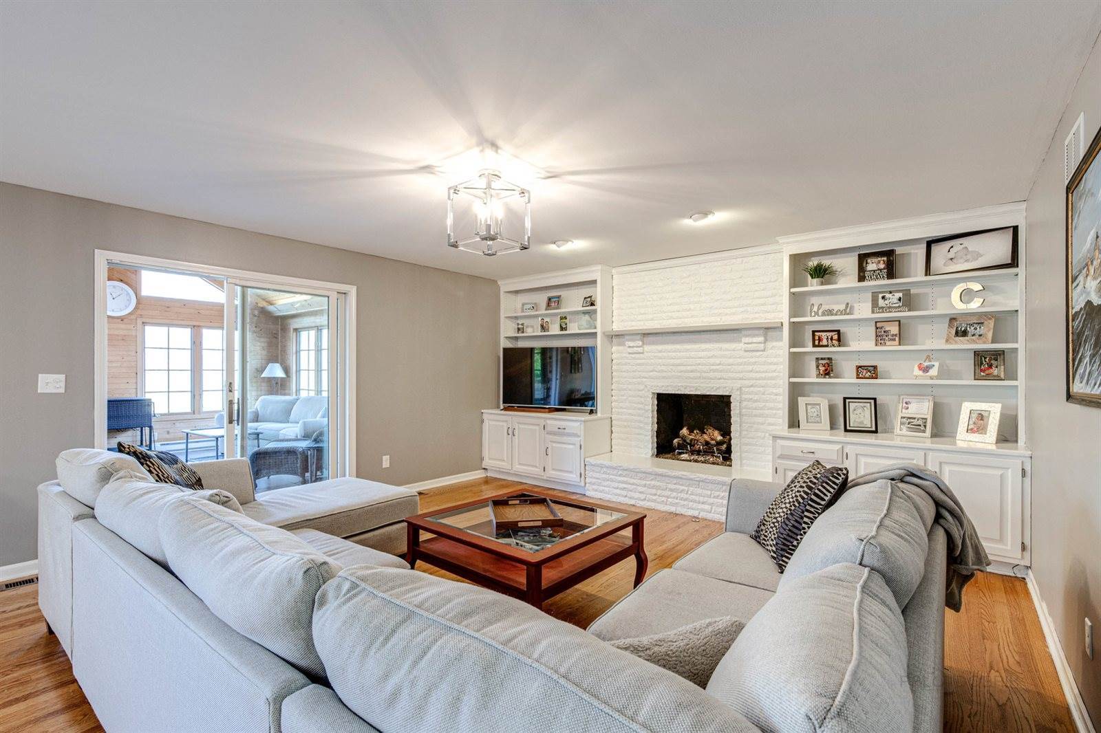 4044 Kenwood Ave., Gurnee, IL 60031