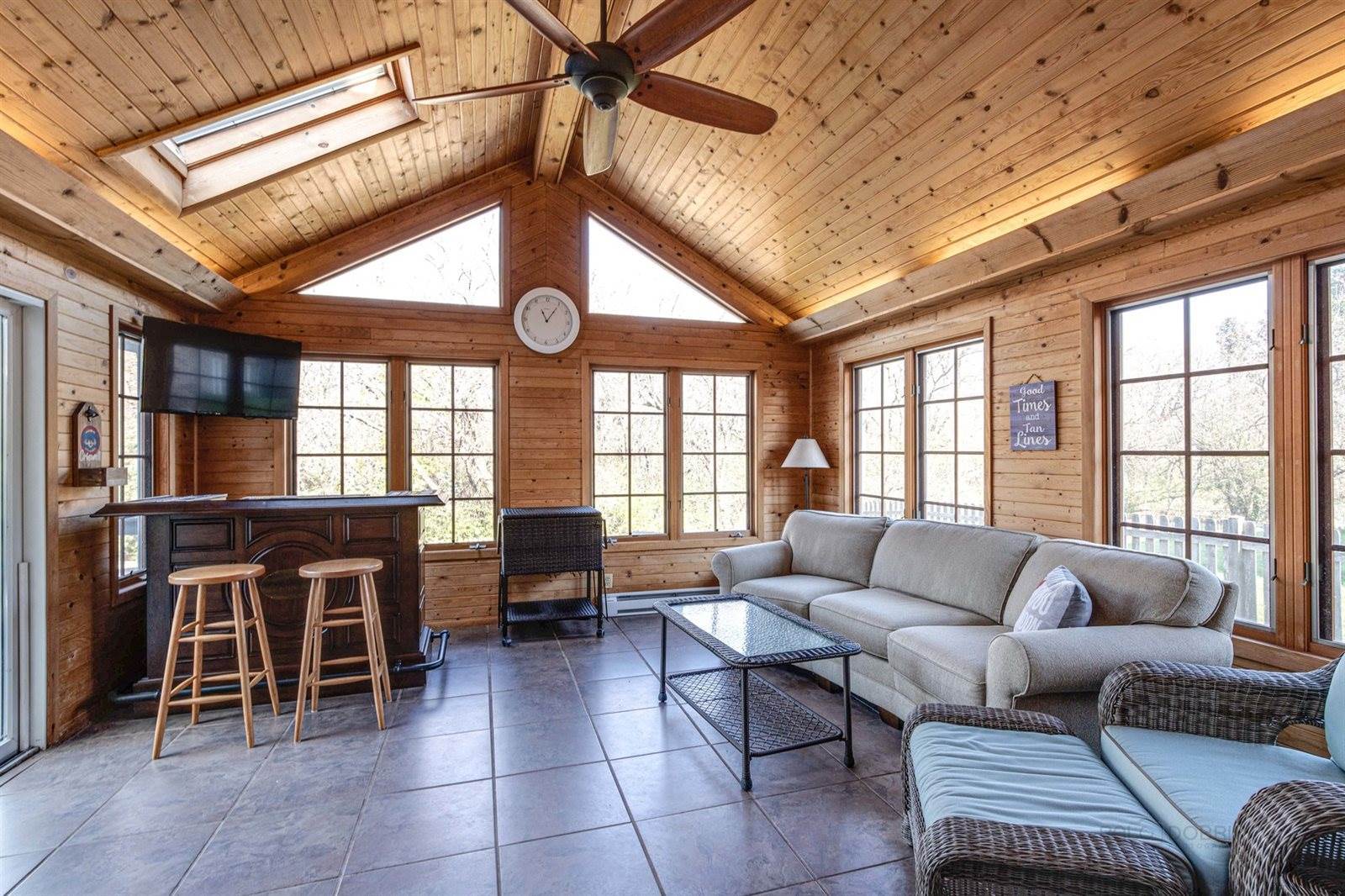 4044 Kenwood Ave., Gurnee, IL 60031