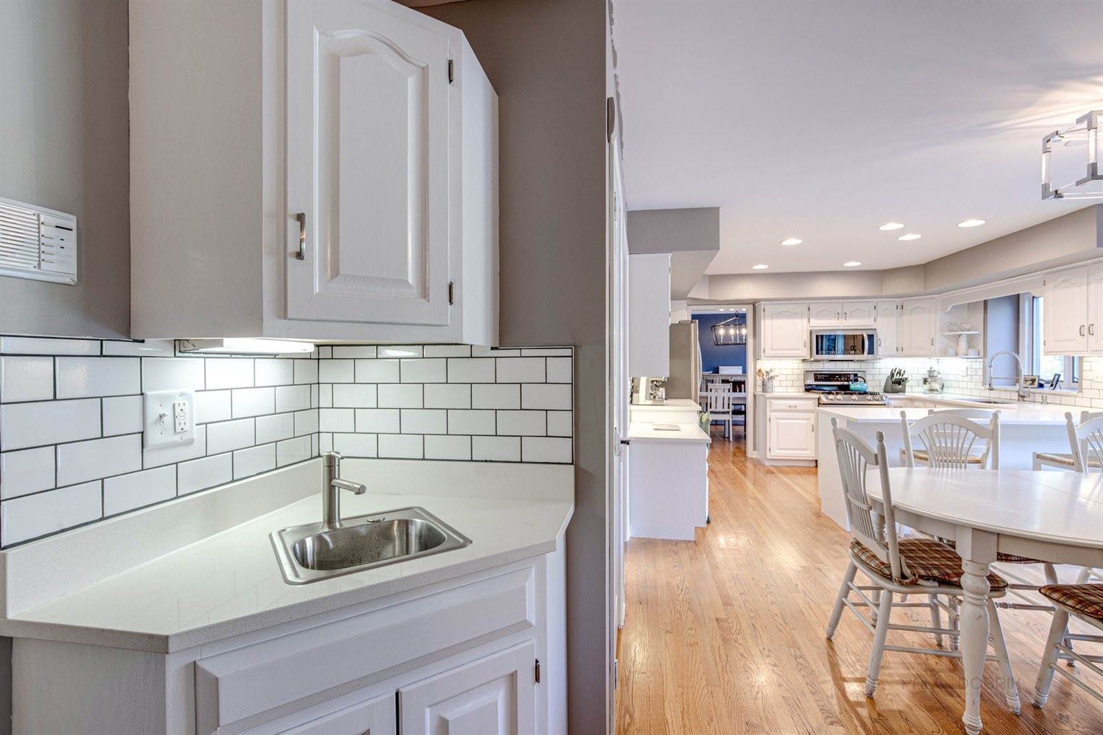 4044 Kenwood Ave., Gurnee, IL 60031