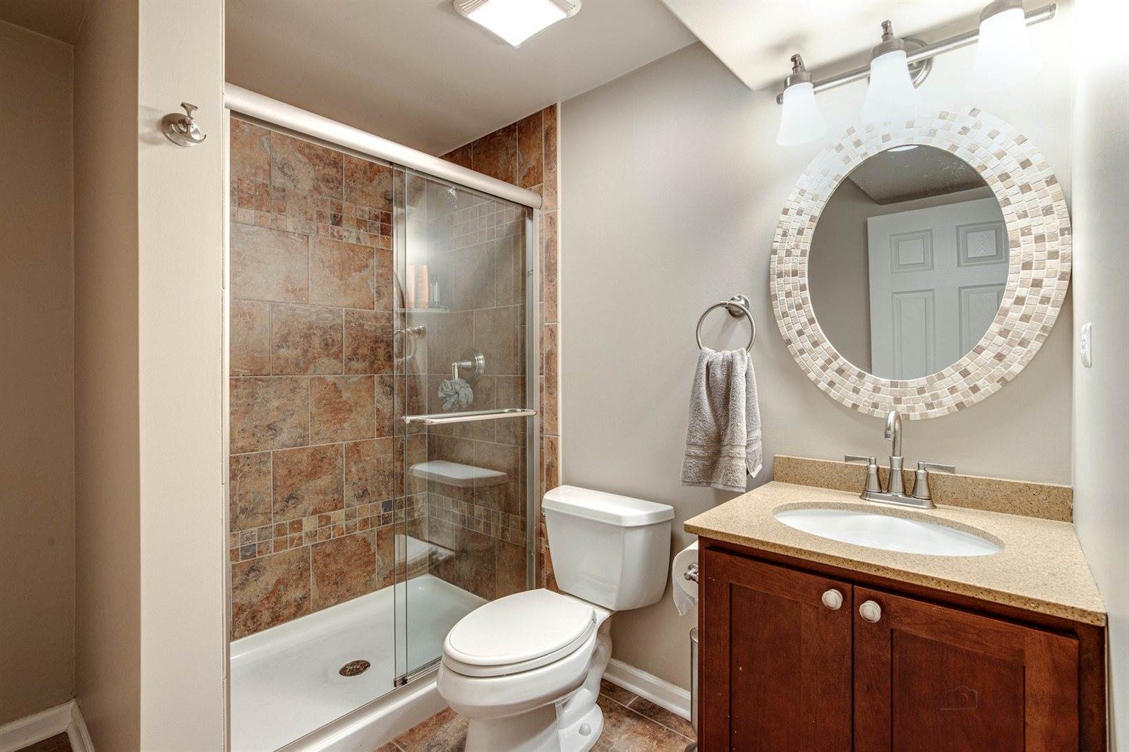 4044 Kenwood Ave., Gurnee, IL 60031